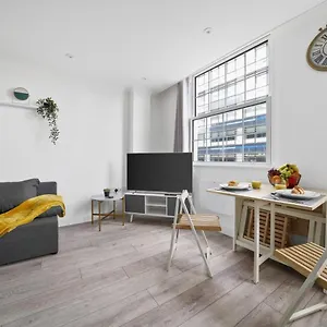 In The Heart Of The - Aldgate Zone 1 London